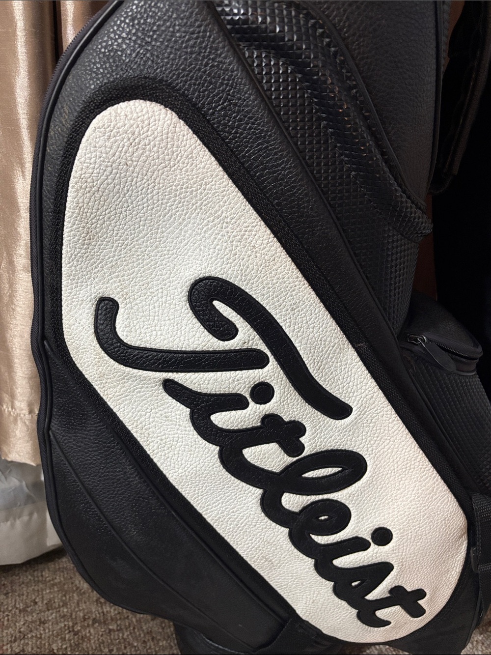 Titleist Black and White Men’s Golf Cart Bag with Bold Logo - Picture 4 of 15